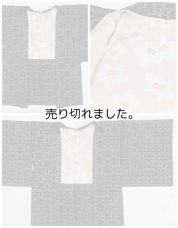 大島紬 リサイクル 大島着物 村山大島アンサンブル 黒地  リサイクル着物 身丈151cm 裄62cm Sサイズ 洒落着物 a1m7m6y3「中古」お正月 初詣 お稽古 羽織セット 絹